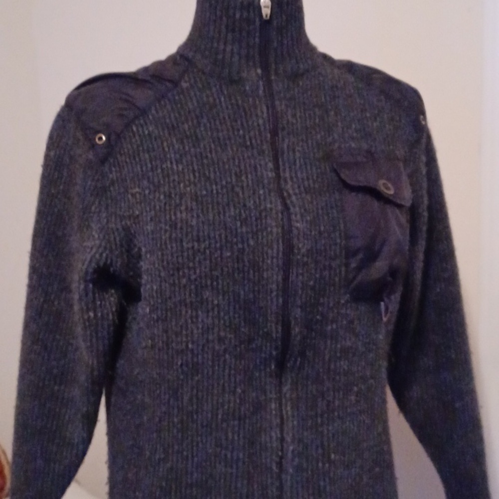 Men's Gray Sweater with Pocket Detail Size Small Casual - Picture 4 of 9